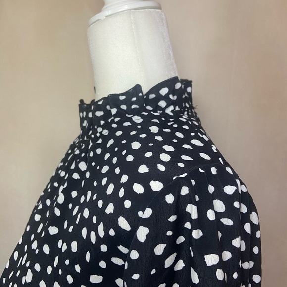 Entro women's M black/white mock ruffle neck relaxed fit blouse w/ keyhole EUC - Picture 4 of 8